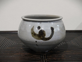 ④鉄砂水差し 2